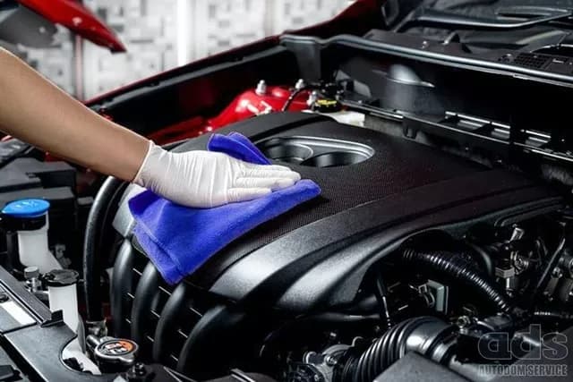 Spălare compartiment motor